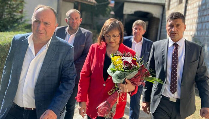 Нинова от Банско: Подготвяме нов вот на недоверие!