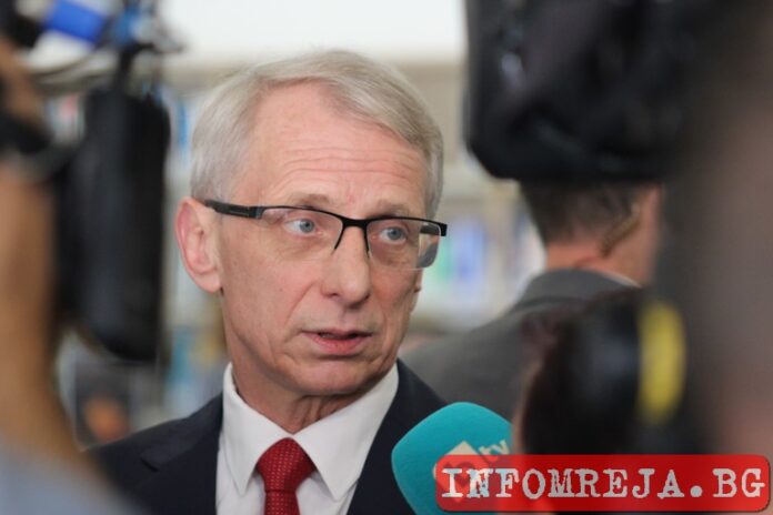Денков: Извънредното заседание на парламента е предизборна акция
