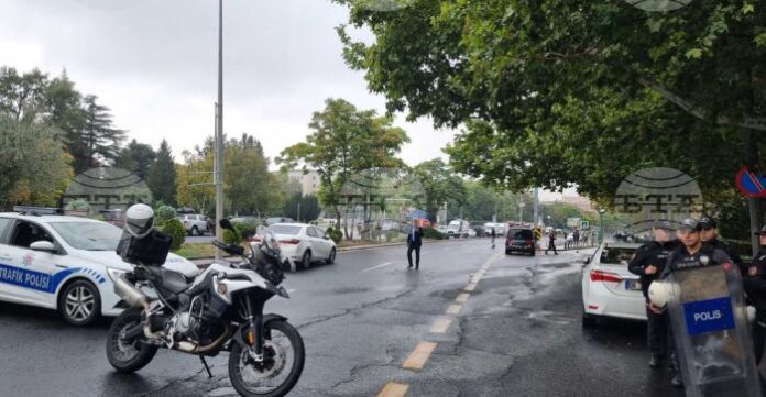 Полицията в Анкара взривява контролирано подозрителни пакети