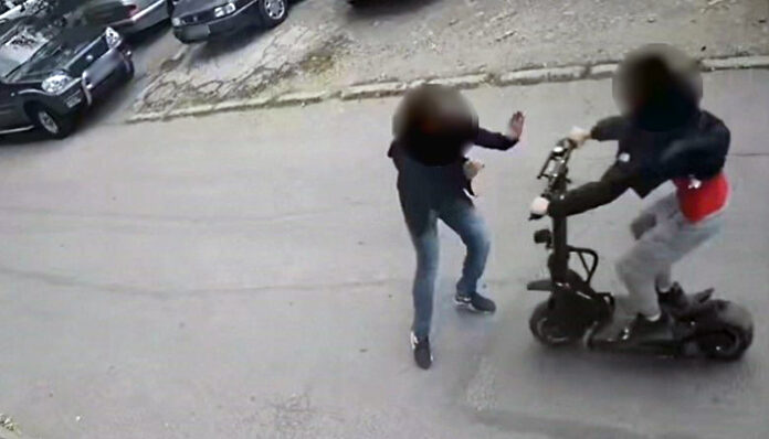 Задържаха двама мъже в момент на сделка с дрога