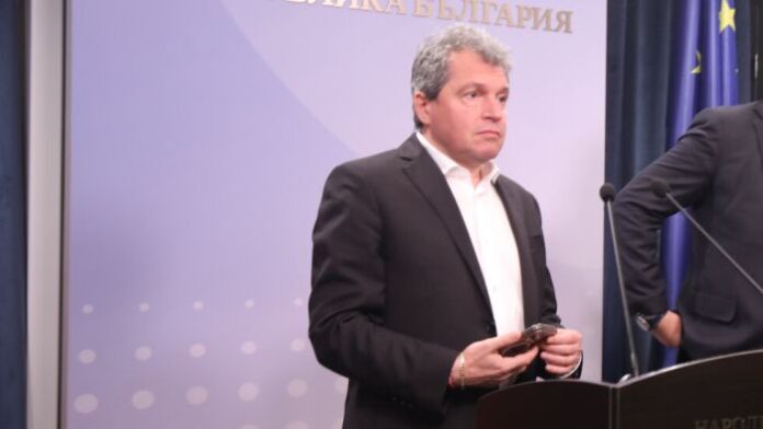 Йорданов: Има тотални разминавания между исканията на протестиращите и това, което казва Денков