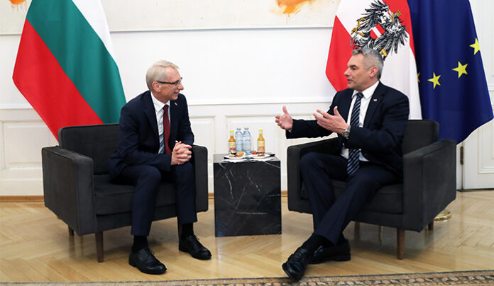 Денков: България и Румъния в Шенген ще помогнат на ЕС да овладее миграцията