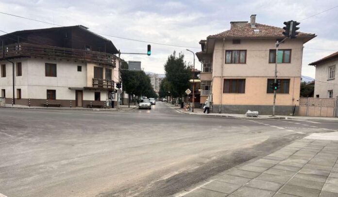 Завършиха ремонтните дейности на три улици в Разлог