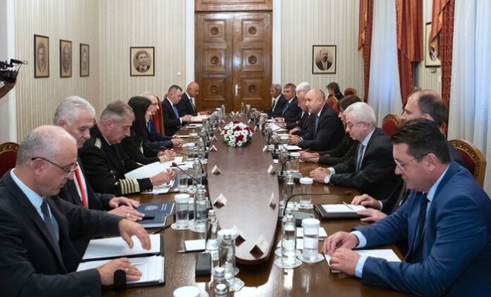 Радев: Към момента няма пряка заплаха за националната сигурност