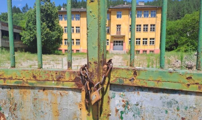 Даниела Панчева от “Възраждане” : Вместо да се решават проблемите, те се замитат под килима