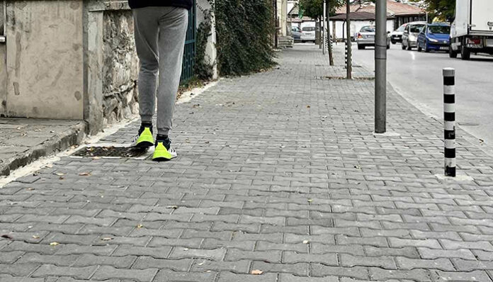 Разложани стъпват по нови тротоари, похвали се Общината
