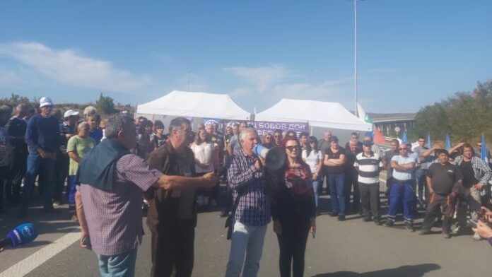 Протестиращите вдигат блокадата на АМ "Струма"