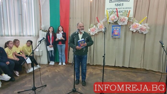Поетът Иван Мишев представи новата си книга за деца "За един принц, за една принцеса"