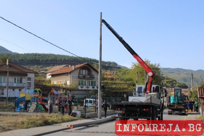 Пиян шофьор събори електрически стълб между Полена и Черниче