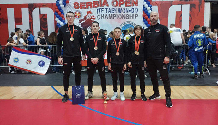 Медали за таекуондистите от Банско