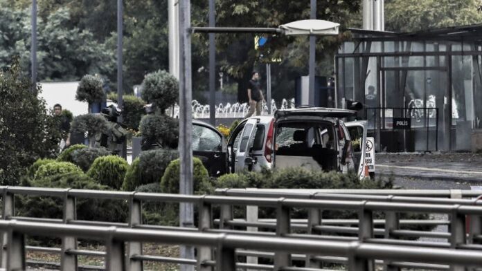 Двама полицаи са ранени при терористична атака в Анкара