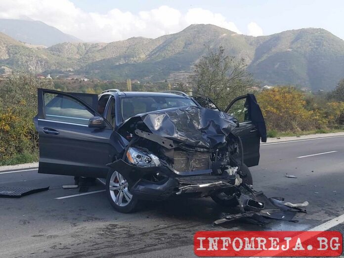 Изпреварване е причината за ПТП-то с две жертви край Симитли