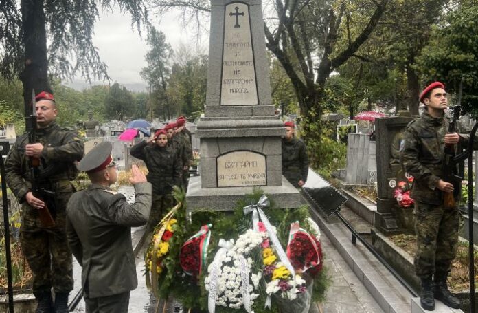 Областният управител Мария Димова почете паметта на загиналите при защитата на Горна Джумая