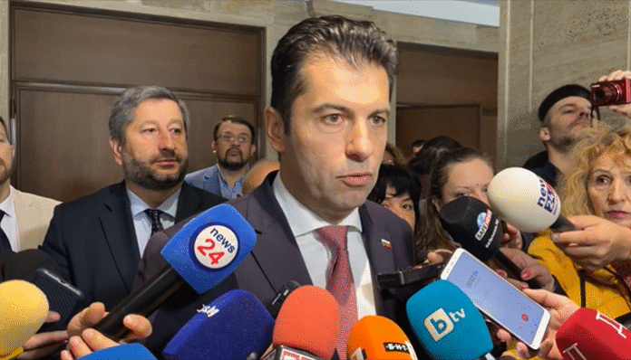 Петков: Обявяваме се за оставката на Боби Михайлов и на вътрешния министър