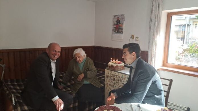 Учителката по математика Йорданка Бачева празнува 100-годишен юбилей