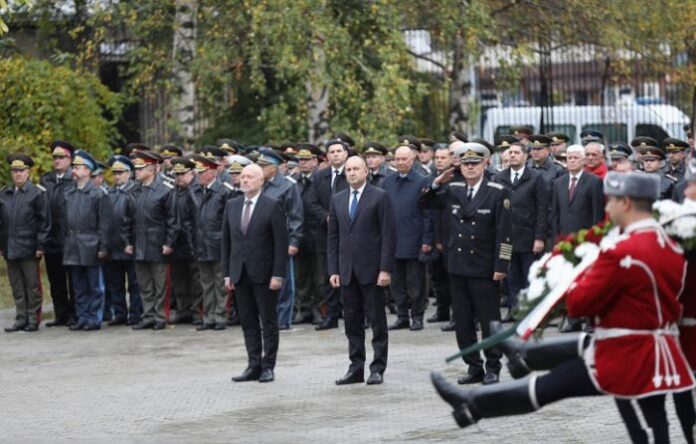 С панихида и военни почести на Архангелова задушница бе почетена паметта на воините, загинали за Отечеството