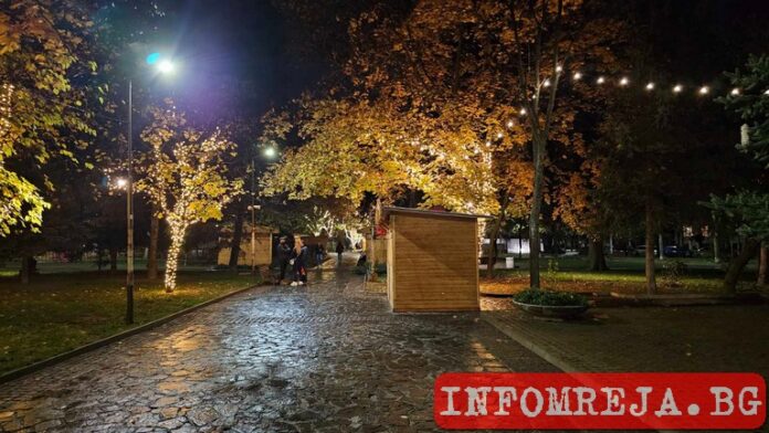 Коледната украса в Благоевград „е на мястото си“