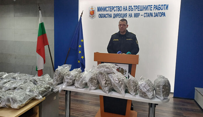Старозагорски полицаи иззеха голямо количество марихуана