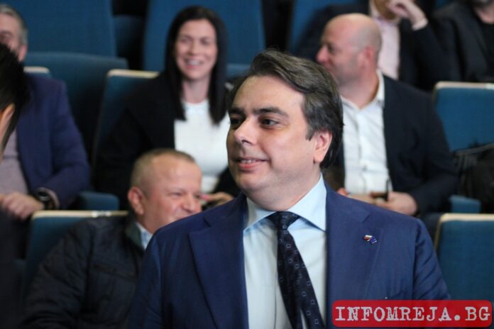 Асен Василев: Общините сами трябва да решат дали да променят местните данъци