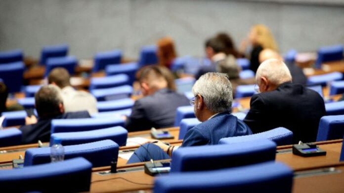 Спор в парламента при обсъждането на първо четене на промените в ДОПК