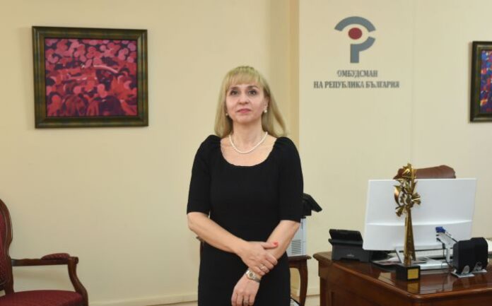 Ковачева: Близо 30 000 „специални деца“ чакат адекватна подкрепа от държавата