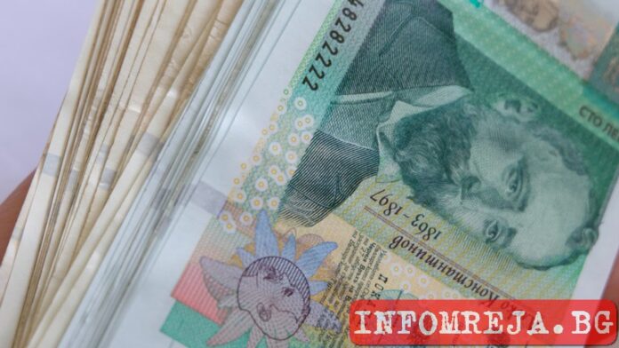 Задържаха двама, теглили незаконно 4000 лв. от дебитни карти