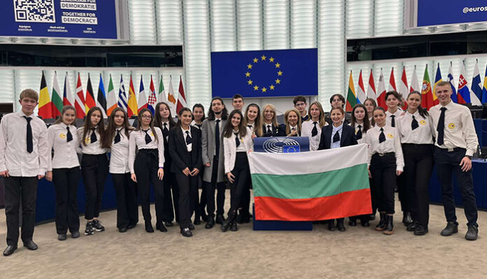 Гордост за Разлог и Гимназията! Ученици дебатираха в Европарламента