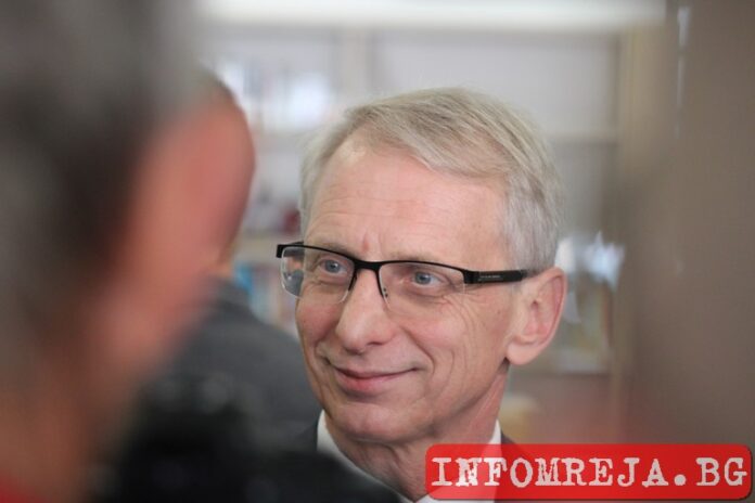 Денков: Делян Пеевски играе театър. Не ми е началник никой от парламента