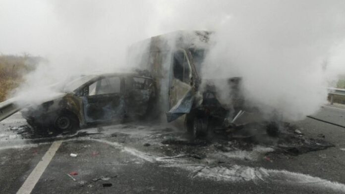Тежка катастрофа край Пазарджик – две коли и бус в сблъсък
