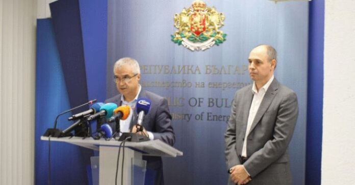 Близо 800 000 домакинства все още са без ток