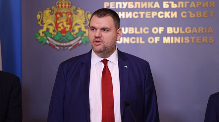 Пеевски към Денков: Г-н премиер, сняг онлайн не се чисти!