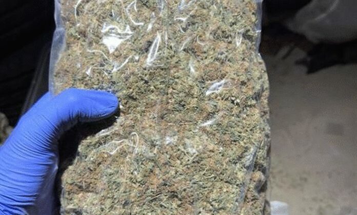 Близо два килограма марихуана иззеха полицаи от СДВР ​