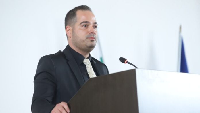 Стоянов: Аз съм на 100% с премиера Денков за обстоен анализ на случаите на насилие на протеста
