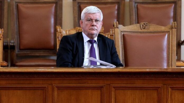 Министър Вътев: Шепа хора искат нарушим регламента на ЕС
