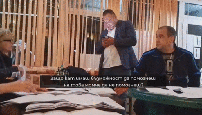В кадър: СИК в Чучулигово брои недействителни гласове за общински съветник