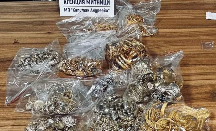 Над 7.3 кг контрабандни златни и сребърни накити задържаха на МП Капитан Андреево