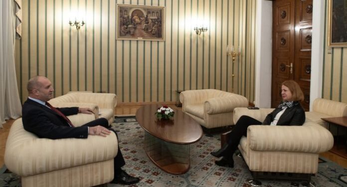 Радев разговаря с Йорданка Фандъкова в Президентството