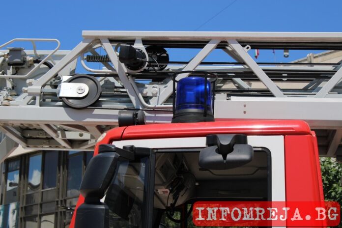 Общо над 120 човека са евакуирани от екипи на ГДПБЗН