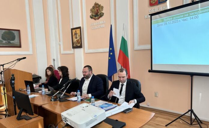 ОбС-Кюстендил заседава: По-високи заплати за кмета и за съветниците! По-ниски данъци за старите коли