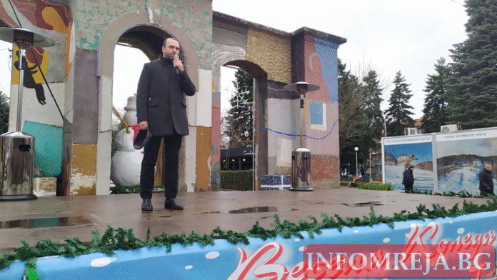 Коледното градче в Кюстендил отвори врати! Кметът даде старт на Приказната Коледа
