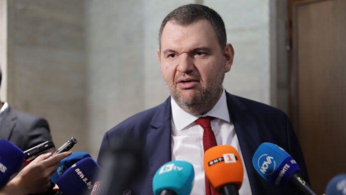 Пеевски: Добре би било президентът отново да си прочете правомощията