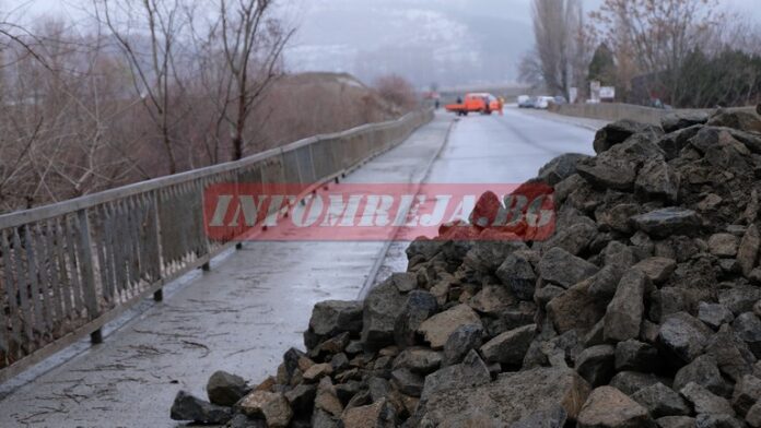 Официално пускат движението по моста за Покровник