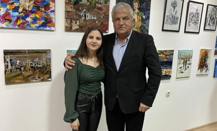Младата художничка Златка Катранджиева откри своя самостоятелна изложба в Гоце Делчев