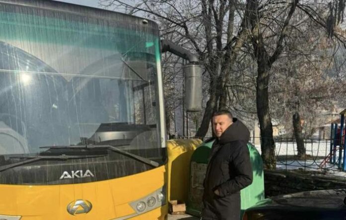 Кметът на община Белица Ревански осигури нов училищен автобус