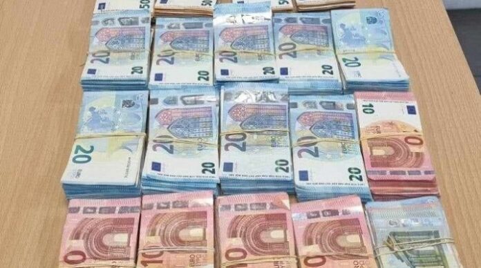 Откриха недекларирана валута за над 900 хил. лв. на МП Капитан Андреево
