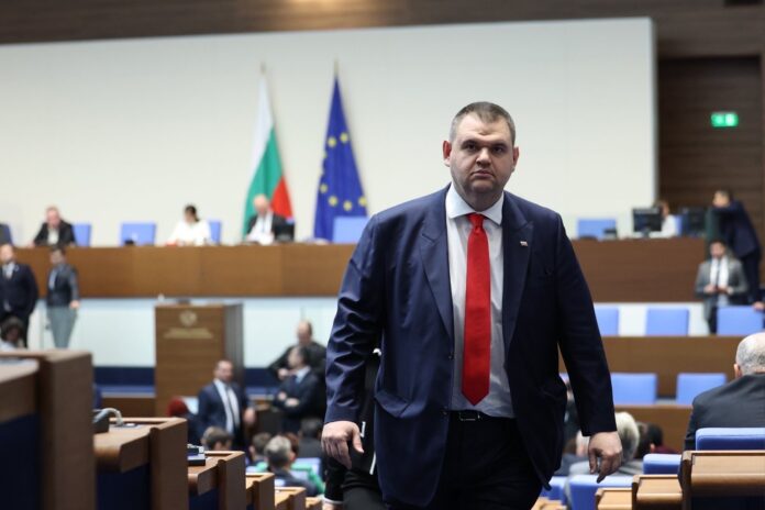 Пеевски подаде сигнал до МВР и ДАНС, екип на “Русия 1” снимал в София