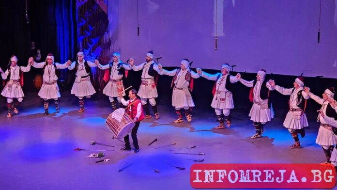 Публиката и сцената се сляха на концерт на Ансамбъл "Пирин"