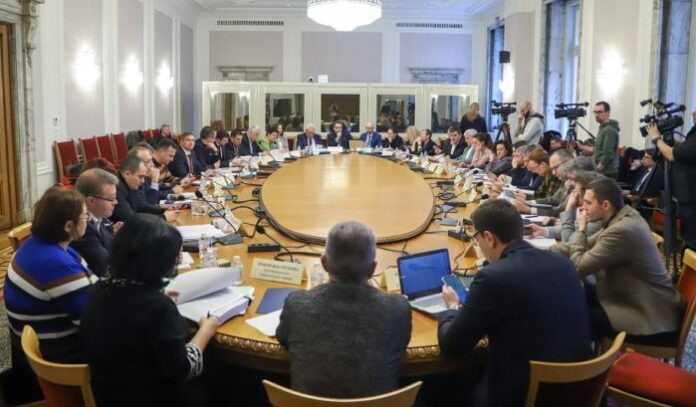 Депутатите от Бюджетната комисия търсят начини да увеличат приходите