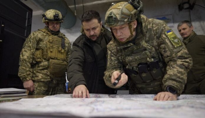 "Украинская правда": Зеленски общува с командирите зад гърба на Залужни