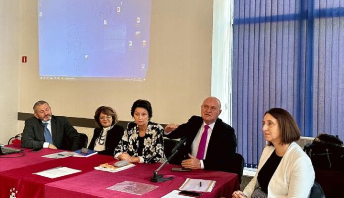 През януари стартират първите конкурси за училищни директори